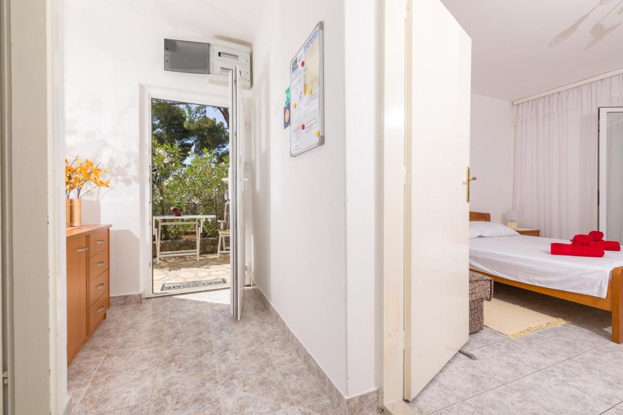 Apartments Dobronic Jelsa  Exterior photo