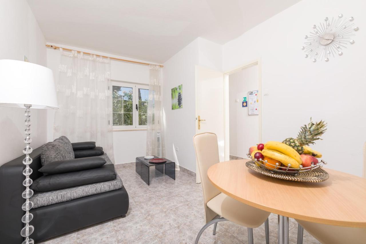 Apartments Dobronic Jelsa  Exterior photo