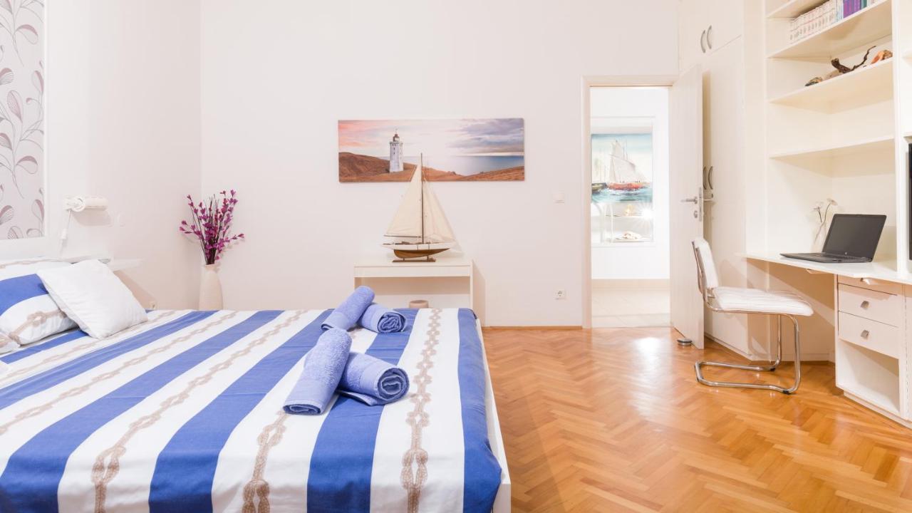 Apartments Dobronic Jelsa  Exterior photo